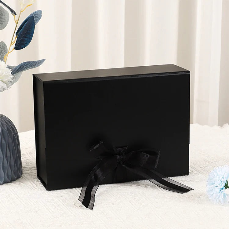 Faltbare magnetische Papierbox mit Seidenband