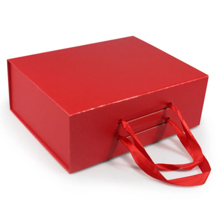 Faltbare Geschenkbox aus hartem Material in Graupappe mit Bandgriff